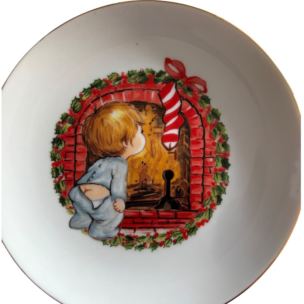 Vintage Jasco Christmas Plate Fine Porcelain 22K Gold Edged Boy Fireplace Japan